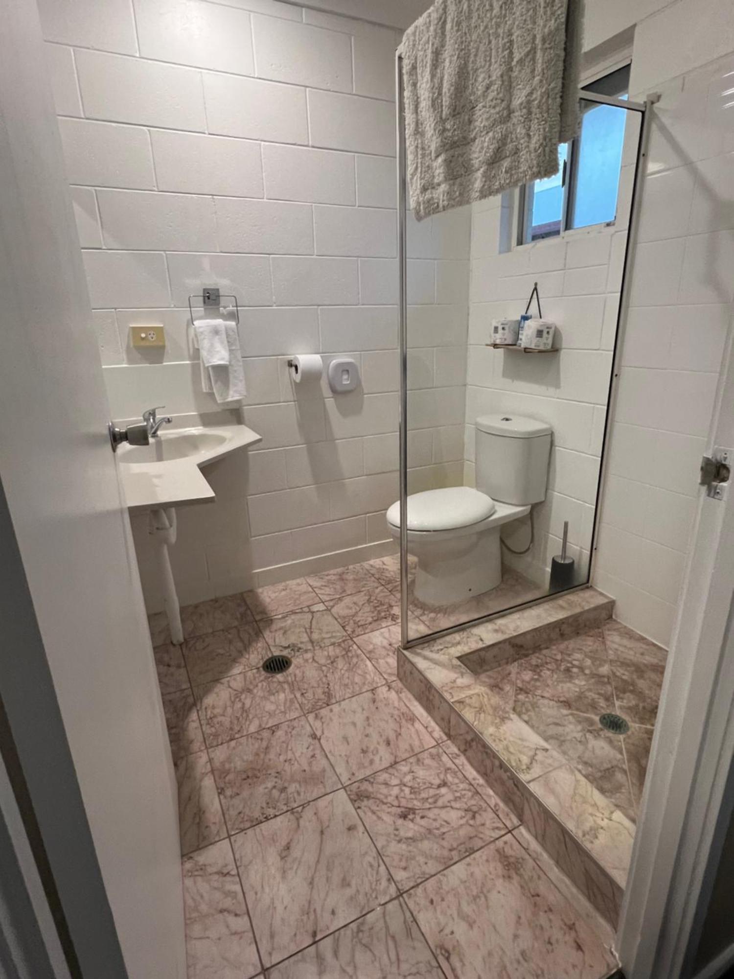 تاونسفيل Spanish Lace Motor Inn المظهر الخارجي الصورة
